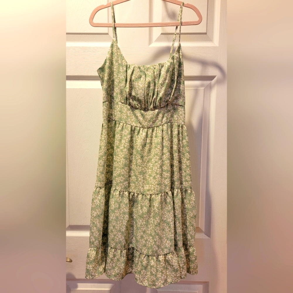 Beautiful Juniors Green Dress with cream color flowers, size small, like New